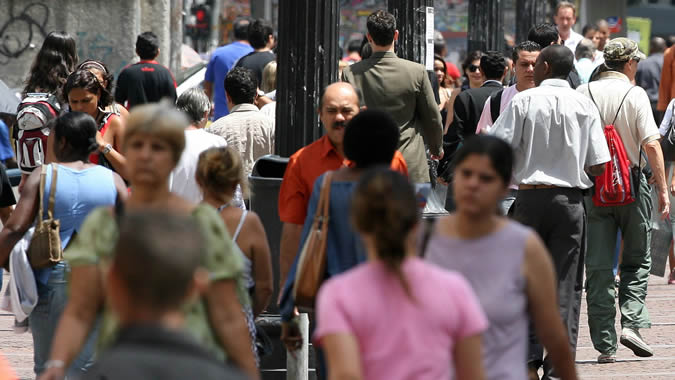 Foto de gente caminando