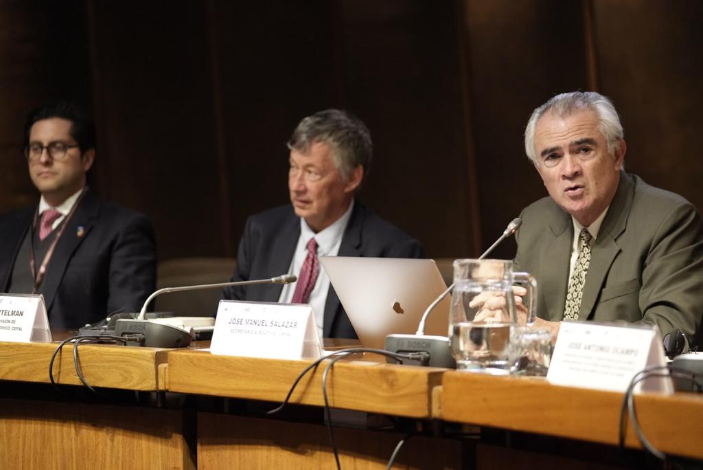 El Secretario Ejecutivo de la CEPAL, José Manuel Salazar-Xirinachs, durante la clausura del XXXV Seminario Regional de Política Fiscal