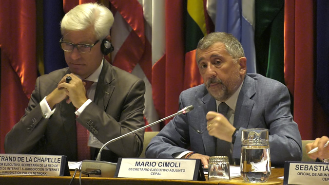 Bertrand de La Chapelle, Executive Director of the Secretariat of the Internet & Jurisdiction Policy Network, and Mario Cimoli, ECLAC’s Deputy Executive Secretary, during the opening session of the regional conference on cross-border data flows held in Santiago, Chile. 