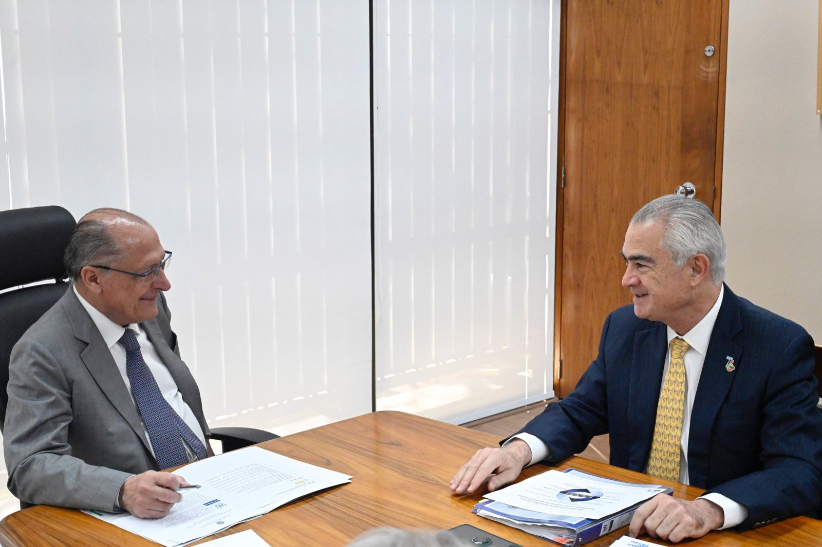 De izquierda a derecha, Geraldo Alckmin, Vicepresidente de la República de Brasil, y José Manuel Salazar-Xirinachs, secretario Ejecutivo de la CEPAL.