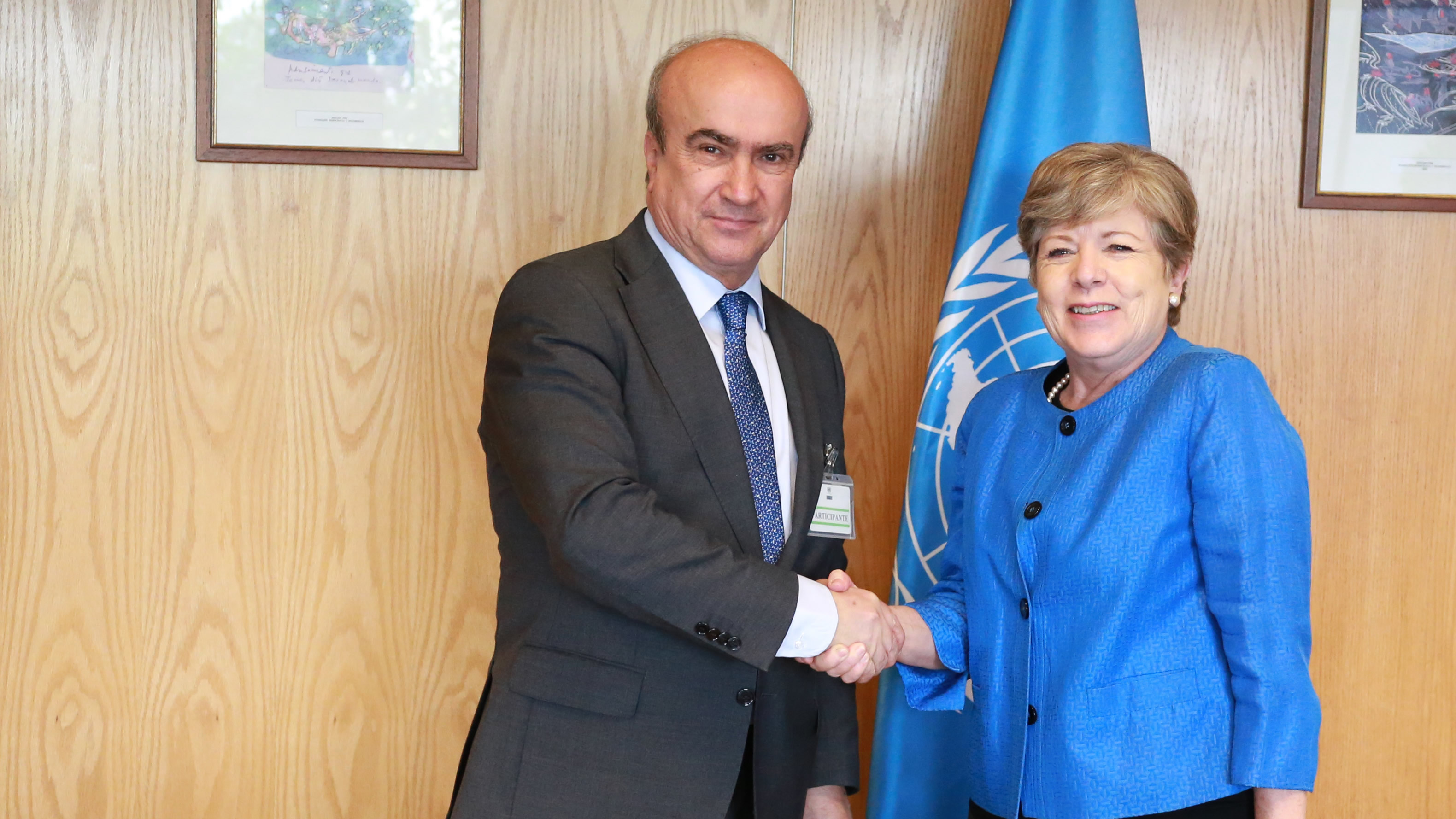 La Secretaria Ejecutiva de la CEPAL, Alicia Bárcena, y el Secretario General de la OEI, Mariano Jabonero.