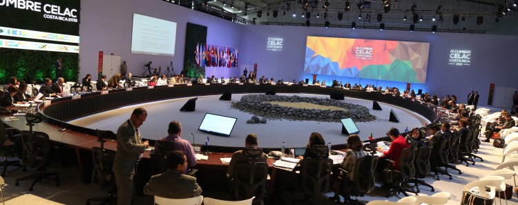 Foto de las Jefas y los Jefes de Estado y de Gobierno de la Comunidad de Estados Latinoamericanos y Caribeños (CELAC)