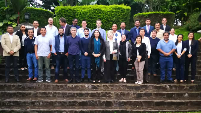 Foto grupal de los participantes en la sexta reunión de la Red Latinoamericana y del Caribe de la Huella Ambiental del Café