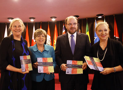 De izquierda a derecha, Ewa Björling, Ministra de Comercio de Suecia; Alicia Bárcena, Secretaria Ejecutiva de la CEPAL; Alfredo Moreno, Ministro de Relaciones Exteriores de Chile; y Benita Ferrero Waldner, Presidenta de la Fundación Unión Europea-América Latina y el Caribe, en la inauguración del seminario.