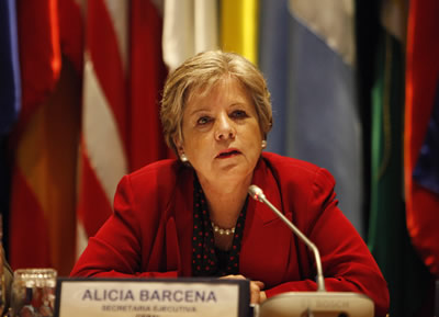 Alicia Bárcena, Secretária Executiva da CEPAL, durante a apresentação do relatório sobre O Investimento Estrangeiro Direto na América Latina e no Caribe 2013.