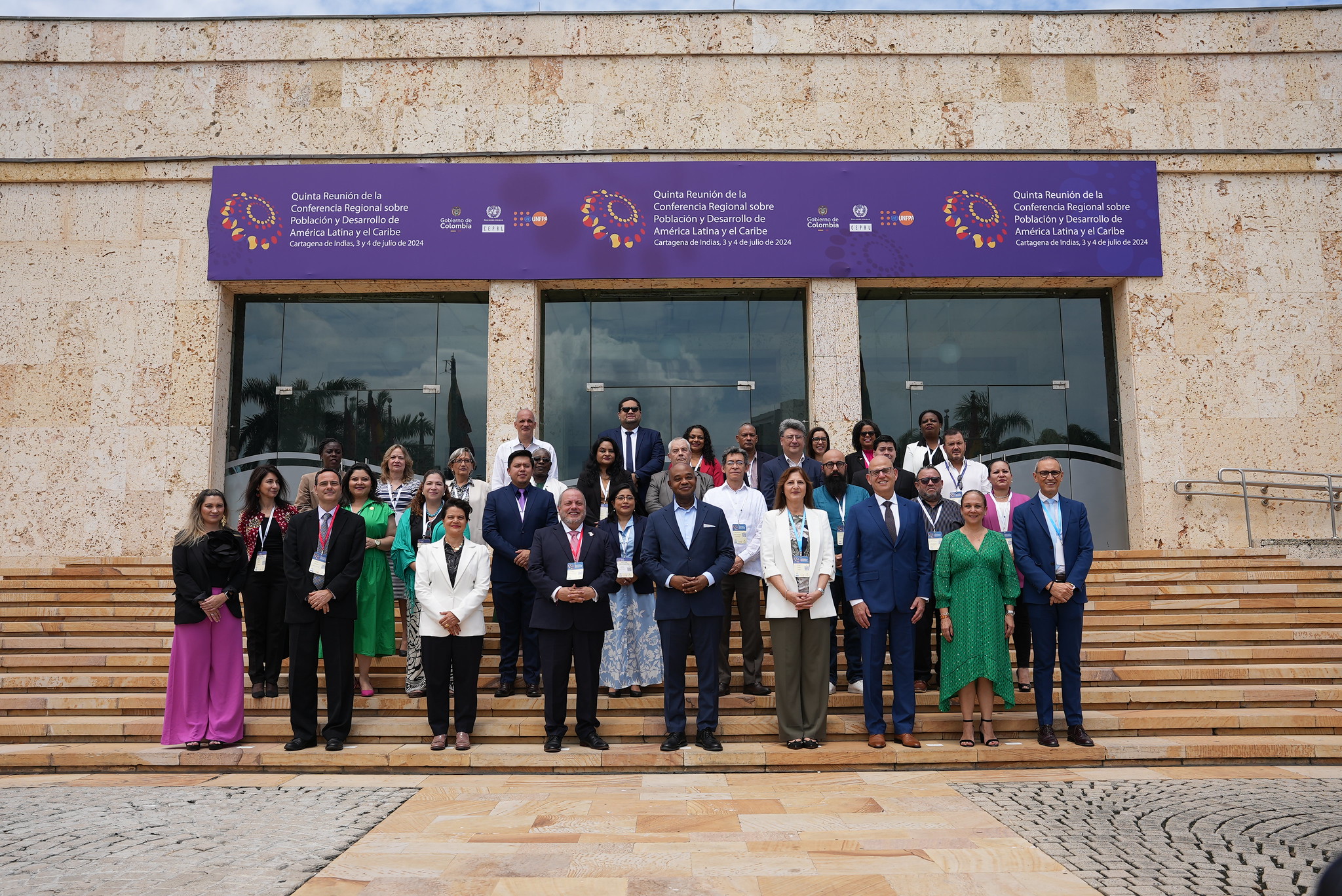 Fotografía grupal de la Quinta Reunión de la Conferencia Regional sobre Población y Desarrollo de América Latina y el Caribe.