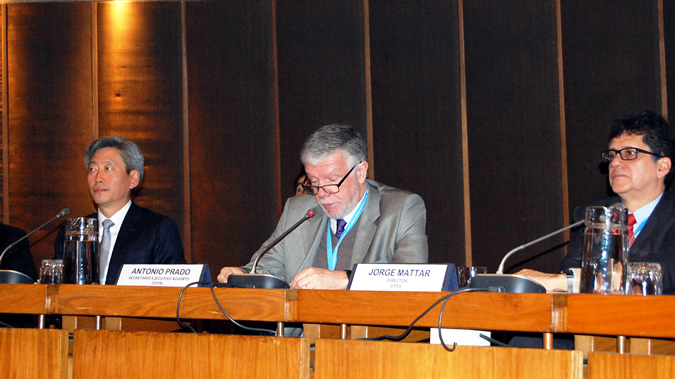 From left to right, the Ambassador of the Korean Republic to Chile, Ji-Eun Yu; ECLAC’s Deputy Executive Secretary, Antonio Prado; and ILPES’s Director, Jorge Máttar.