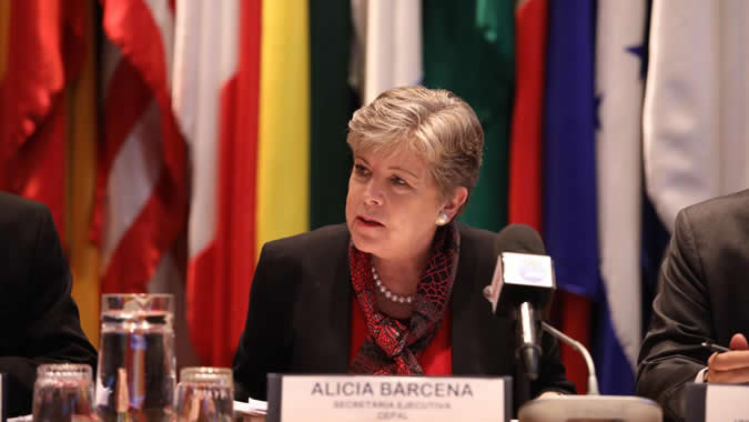 Alicia Bárcena, ECLAC Executive Secretary, during the presentation of the report