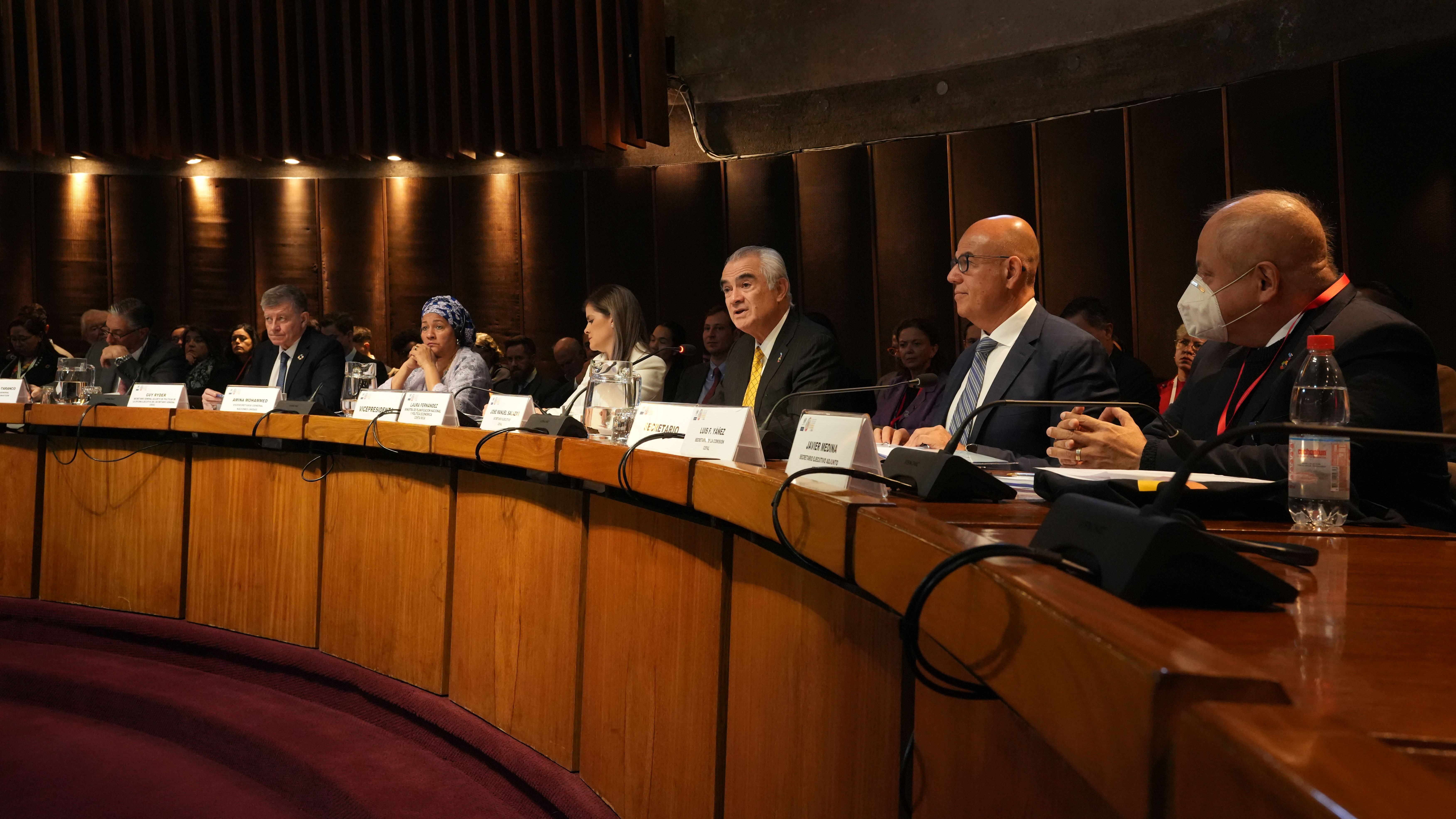 Fotografía del panel de inauguración.