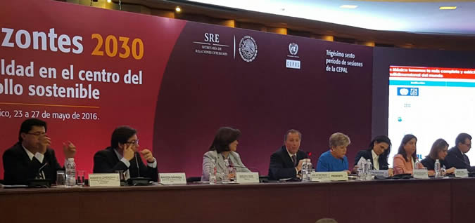 El panel sobre políticas sociales se realizó durante el trigésimo sexto período de sesiones de la CEPAL.