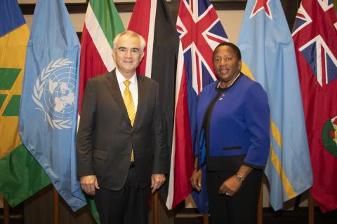 El Secretario Ejecutivo de la CEPAL, José Manuel Salazar-Xirinachs, junto a la Ministra de Planificación y Desarrollo de Trinidad y Tabago, Penelope Beckles-Robinson